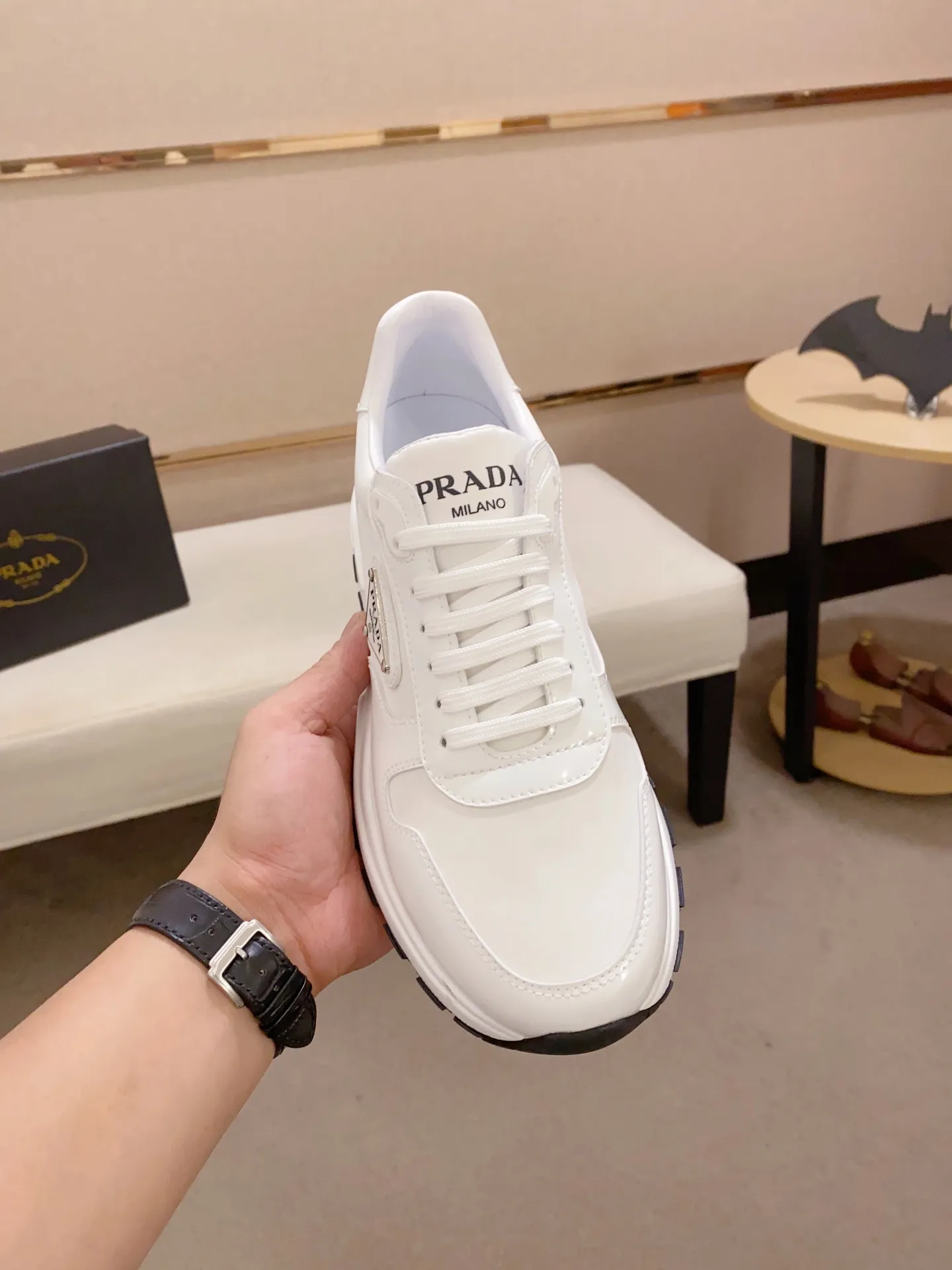Men's shoes 💰: 480💰 [Prada～Prada] Trendy new styles are on the market. Same style as the official website. Counter quality. Original matching. [Strong] [Strong] Selected first-layer cowhide fabric. Comfortable and breathable sheepskin lining, fine workmanship, upper layer made of 100% pure cowhide, original last shape, comfortable on the feet, shoe sizes 38 to 44